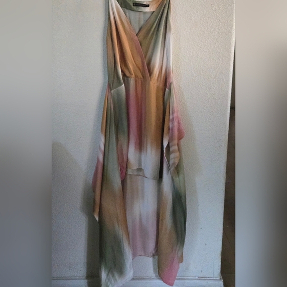 Chic Asymmetrical Dress in Pastel Hues - Picture 4 of 11